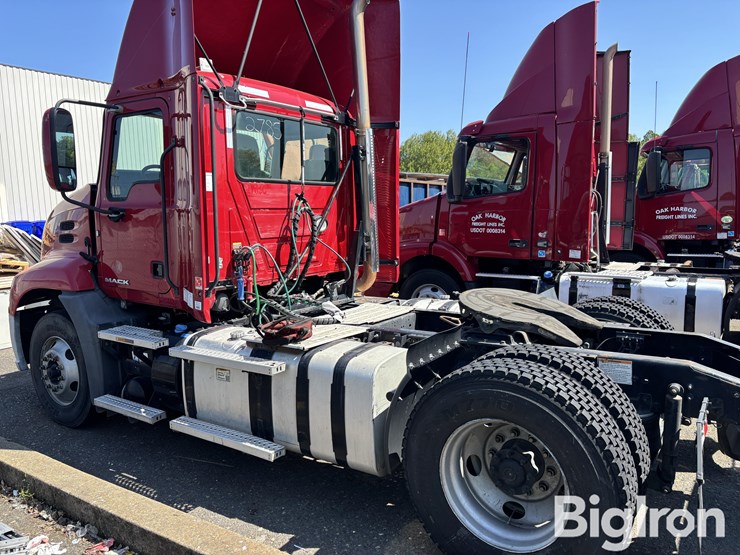 2015-mack-600-truck-tractor-image-7