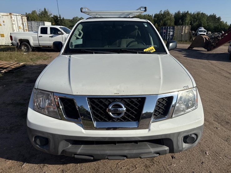 #2906-•-2017-nissan-pickup-truck-image-8