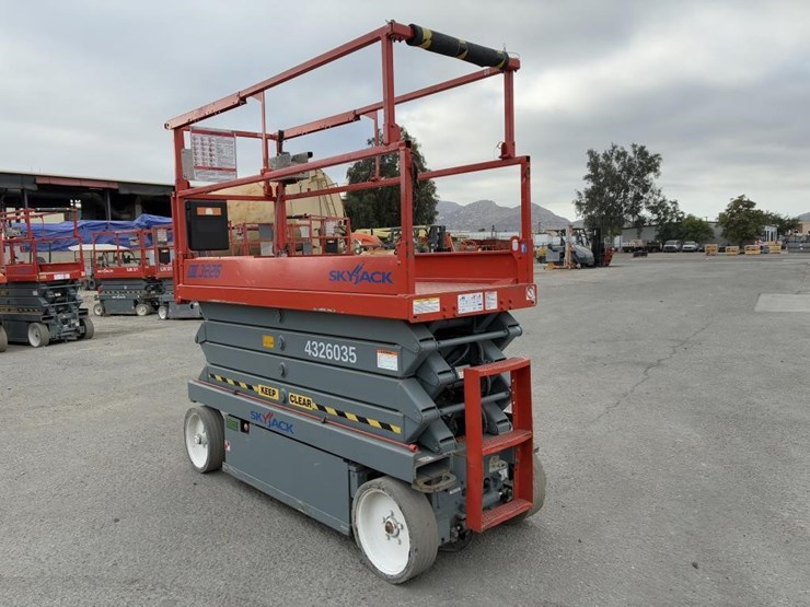 skyjack-sj-3226-scissor-lift-image-4