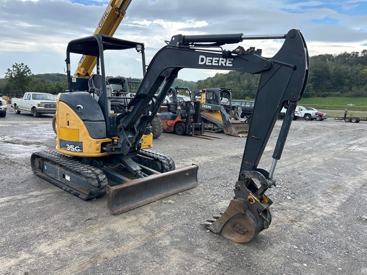 2017-deere-35g-image-6
