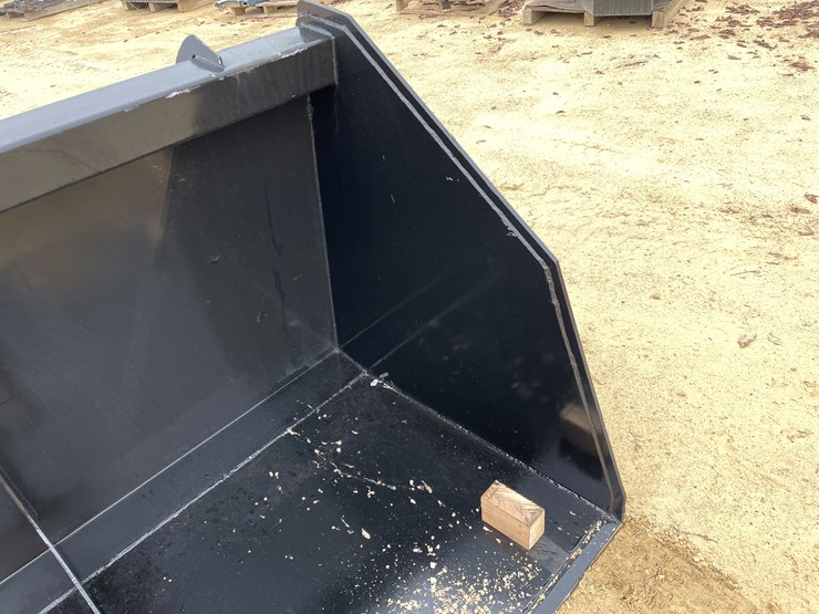 #2011-•-new-kc-oversized-qt-light-material-skid-steer-bucket-image-9