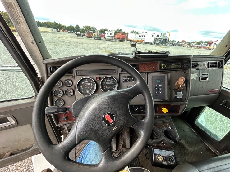 2007-kenworth-t300-image-16