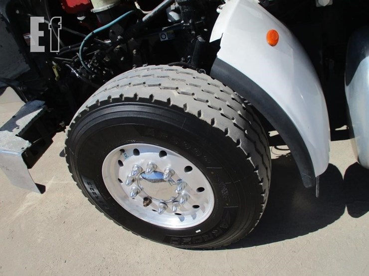 2014-peterbilt-367-image-23
