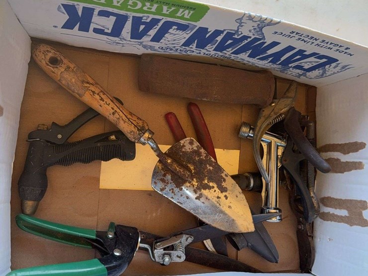 yard-tools,-machete-image-2