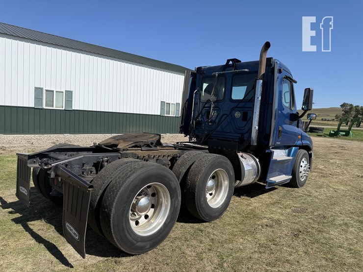 2015-freightliner-cascadia-125-evolution-image-3