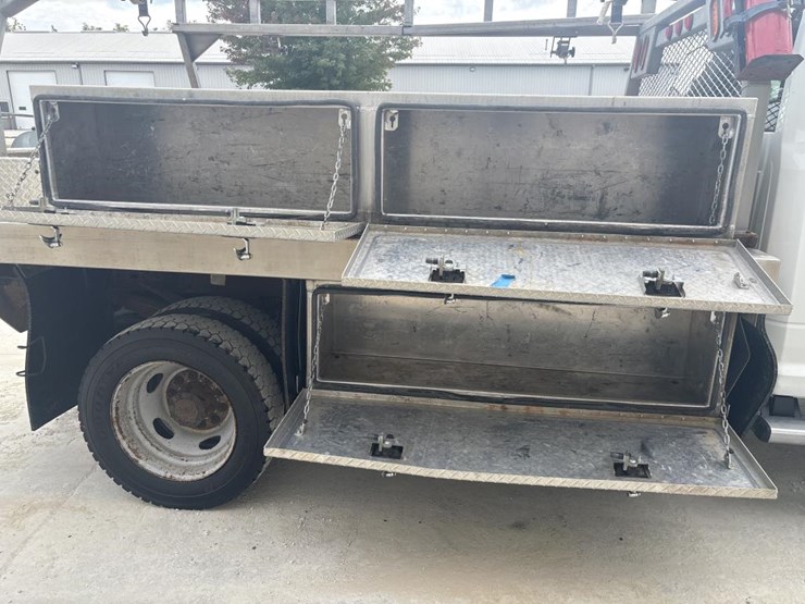 2016-custom-flatbed-image-14