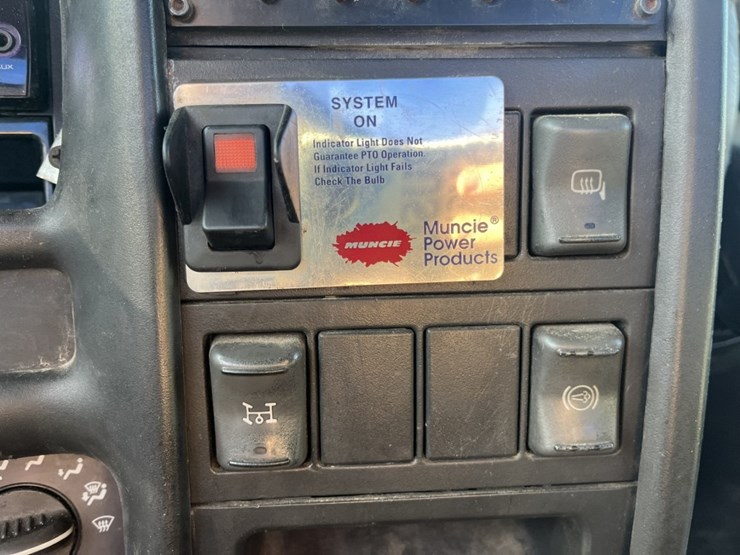 2005-gmc-5500-image-46