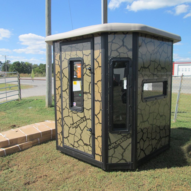 #5257 • Unused Muddy Bull ST Box Blind w/ 10' Observation Tower