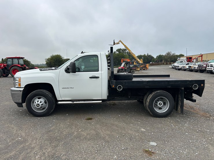 2013-chevrolet-3500-image-3