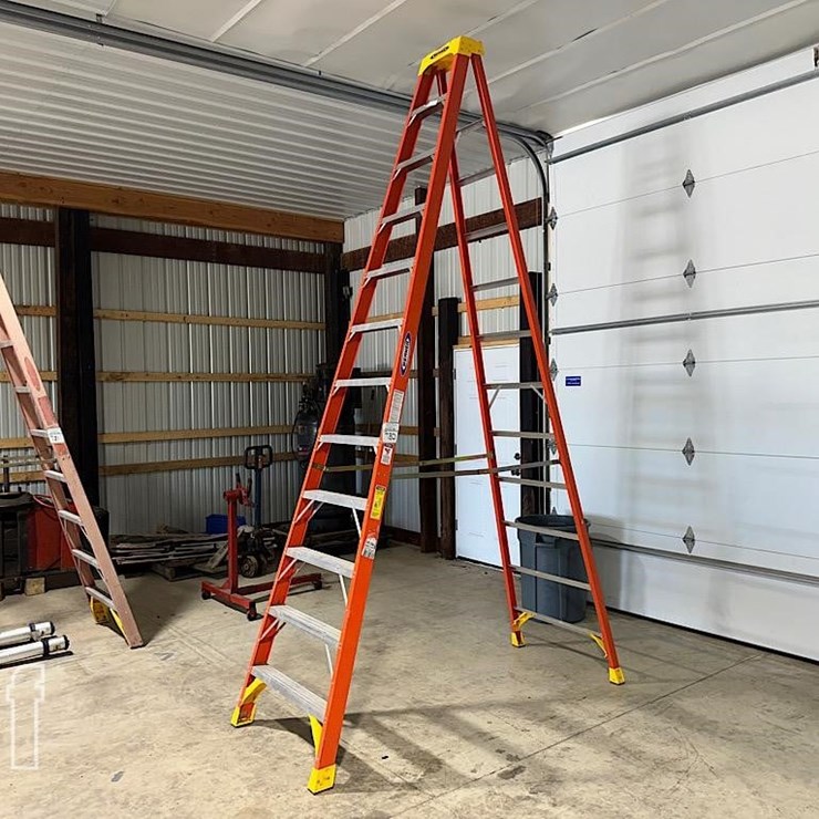 2027 WERNER 12' FIBERGLASS LADDER