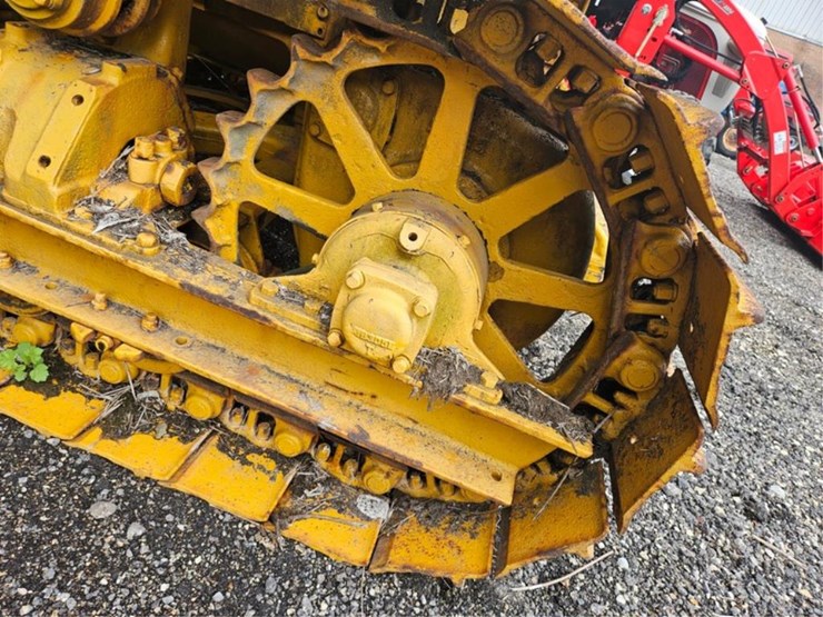 2013-caterpillar-d6-image-16