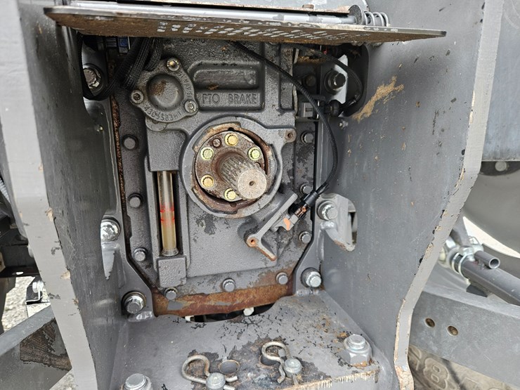 2020-massey-ferguson-6713-image-9