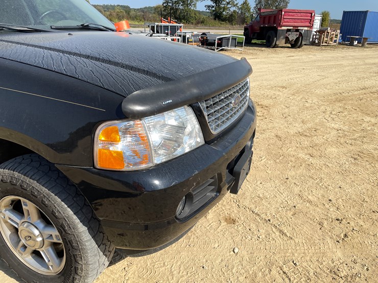 2004-ford-explorer-image-13