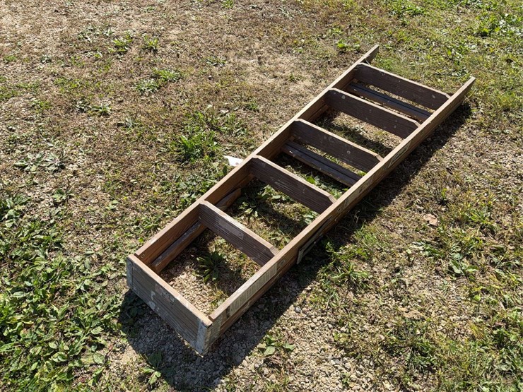 6’-wooden-step-ladder-image-3