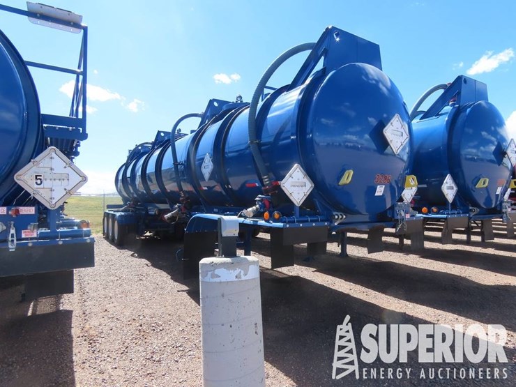 (x)-(4-43)-2017-worley-3-axle-8000-gal-transport-t-image-2