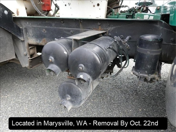 2001-peterbilt-357-image-38