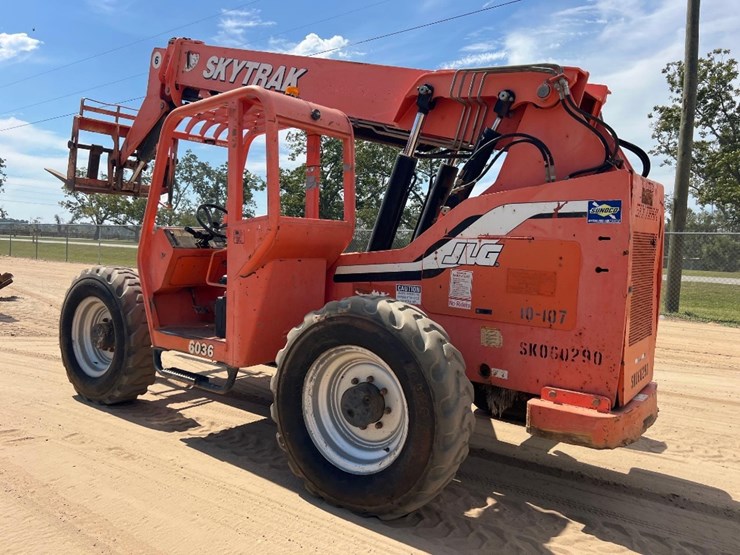 2007-jlg-skytrack-6036-telescopic-forklift-image-2