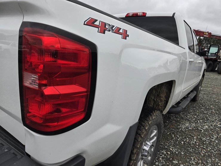 2018-chevrolet-2500-image-22