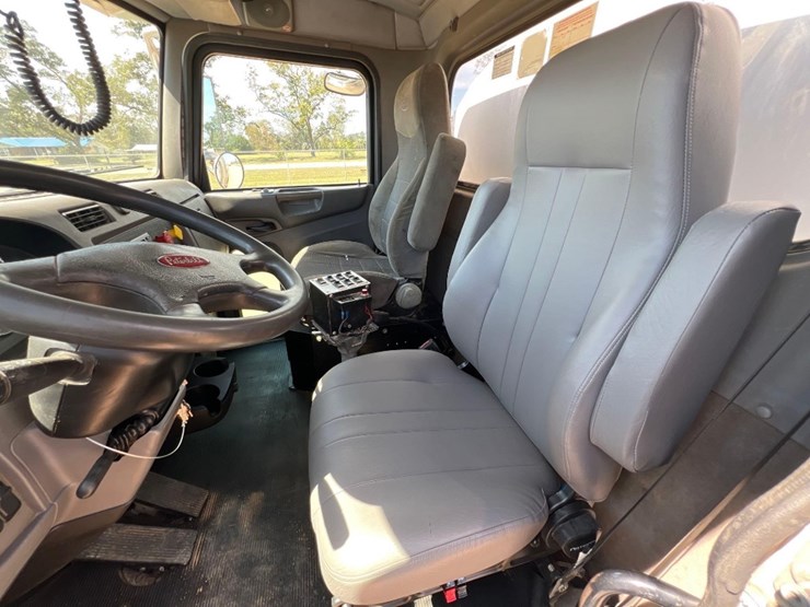2012-peterbilt-pb348-fuel-&-lube-truck-image-43
