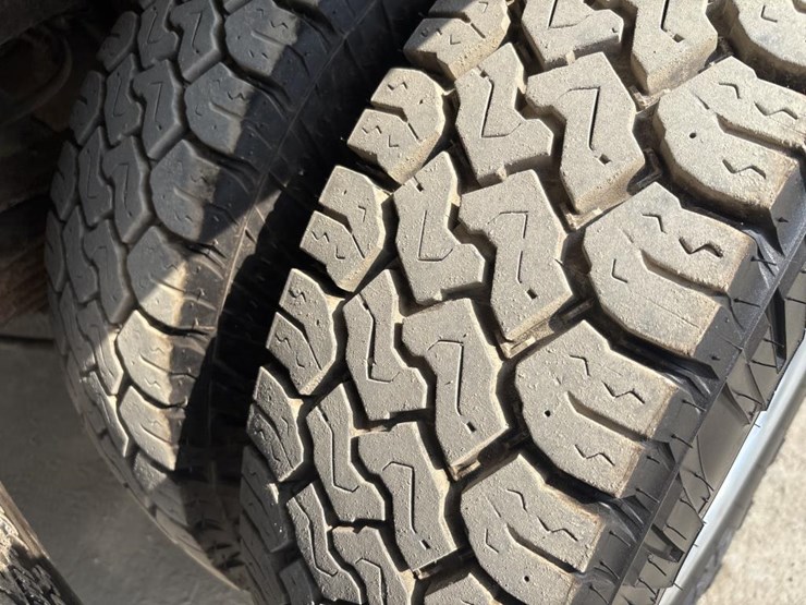 2016-dodge-ram-3500-image-30