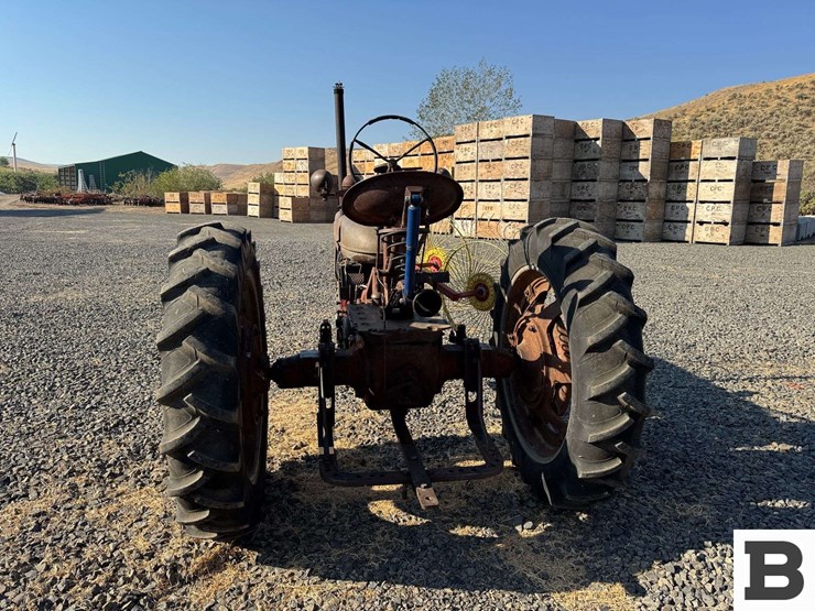 1942-farmall-model-"h"-tractor-image-4