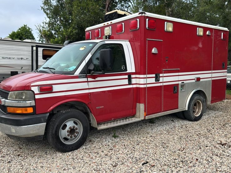 #113-•-2008-chevrolet-ambulance-image-1