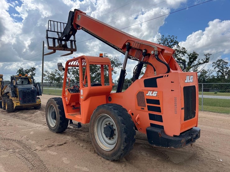 2016-jlg-6036-telescopic-forklift-image-2