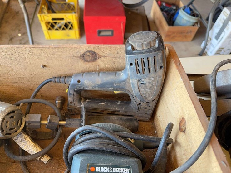 corded-tools--belt-sander,-grinder,-circular-saw,-engraver,-staple-gun-image-7