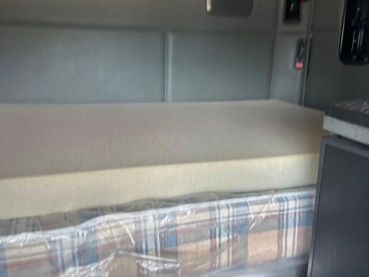 2019-kenworth-t680-image-29