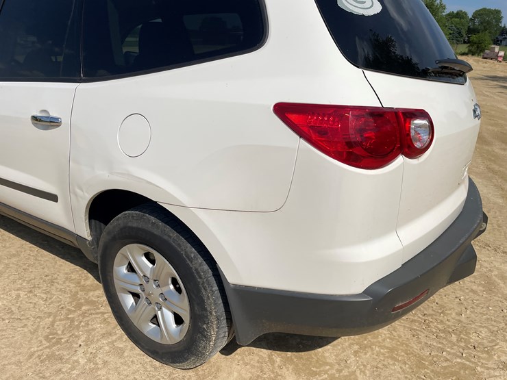 2012-chevrolet-traverse-ls-image-24