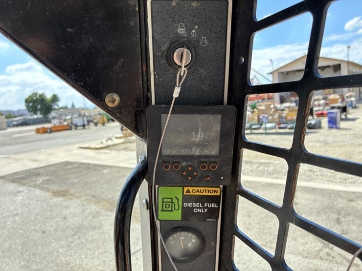2019-gehl-r105-image-17