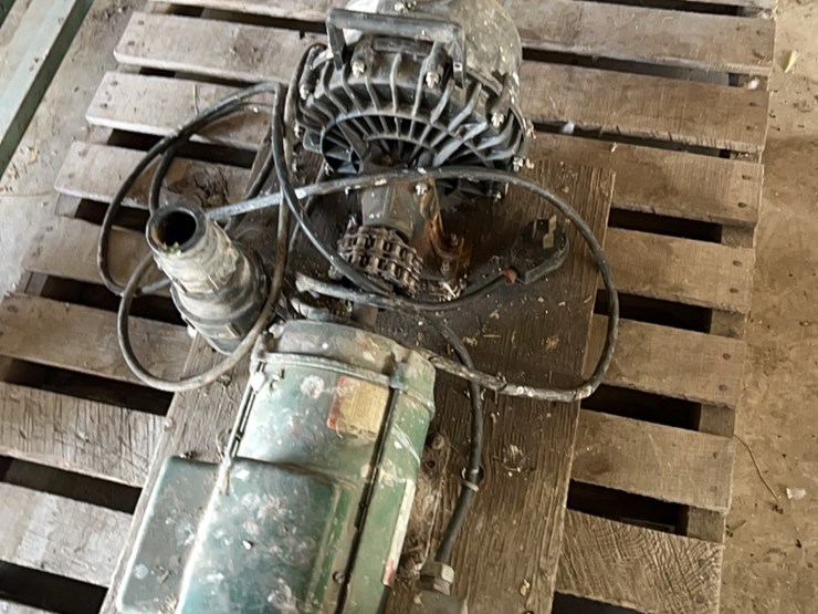 220-single-phase-pump-with-fittings-image-2