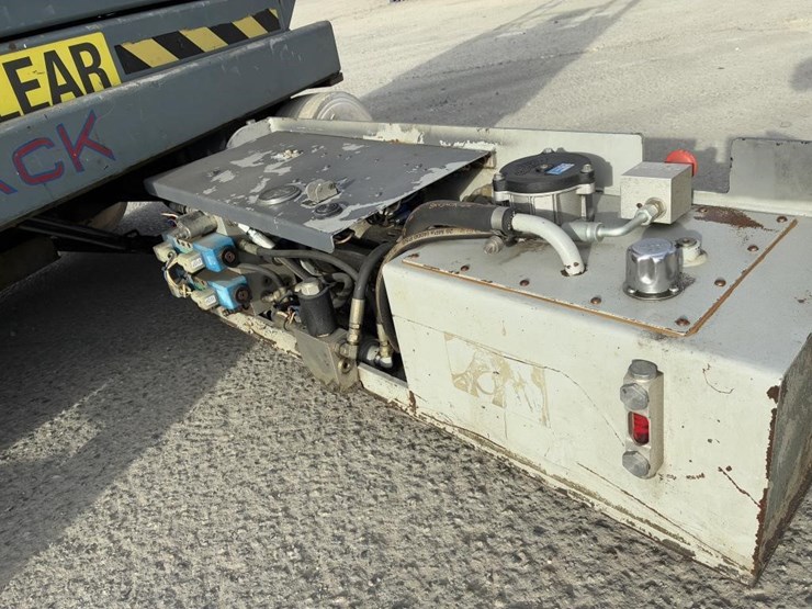 skyjack-sj-3226-scissor-lift-image-5