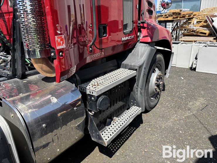 2015-mack-600-truck-tractor-image-12