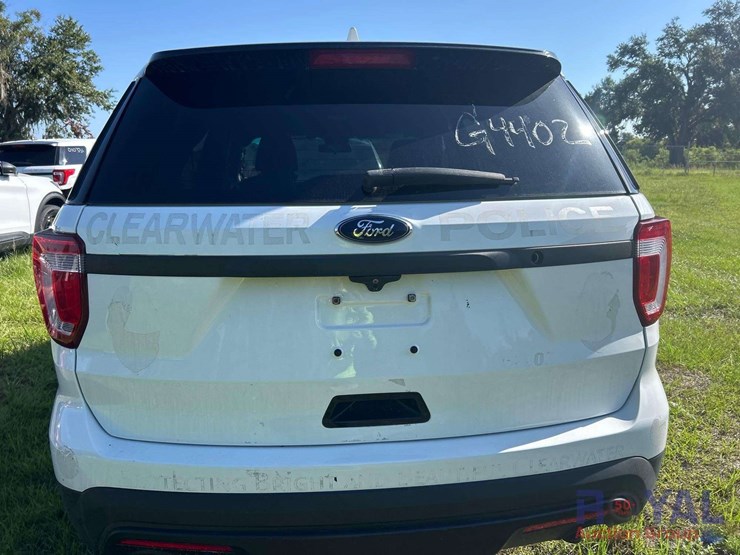 2017-ford-explorer-image-17