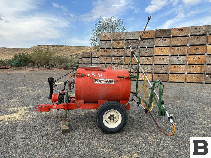 2006-rears-200-gallon-orchard-sprayer-with-spray-booms-image-4