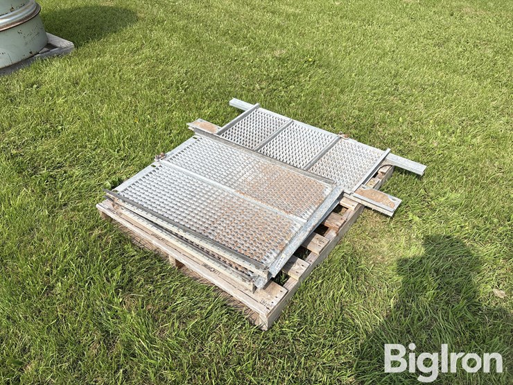 john-deere-9500-combine-top-chaffer/sieve-image-1