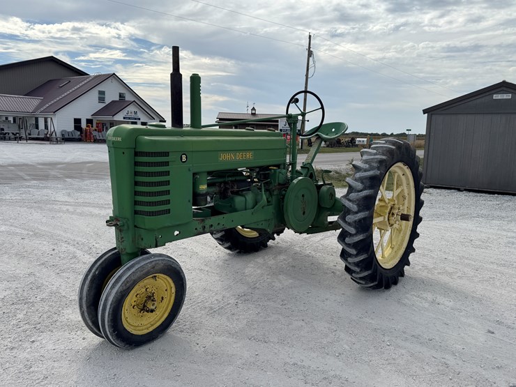 john-deere-b-image-4