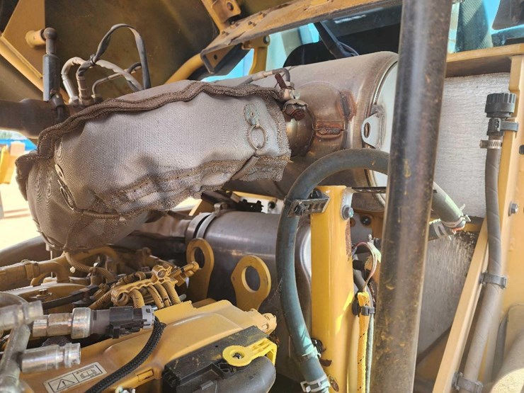 2019-caterpillar-cs44b-image-30
