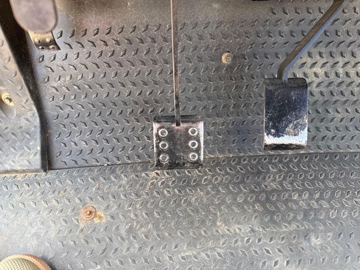 club-car-intell-trak-4x4-utv-image-22