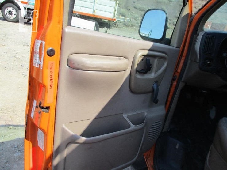 1999-chevrolet-express-3500-image-10
