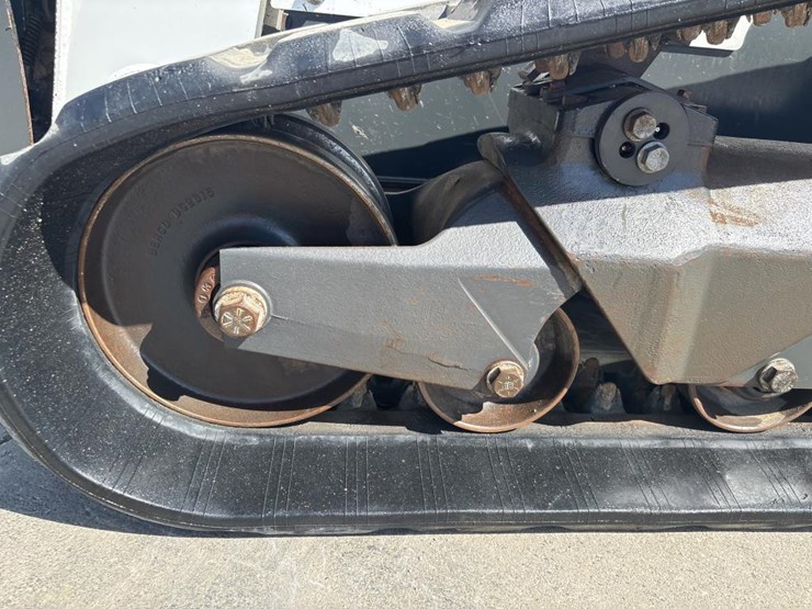 2022-bobcat-t870-image-46