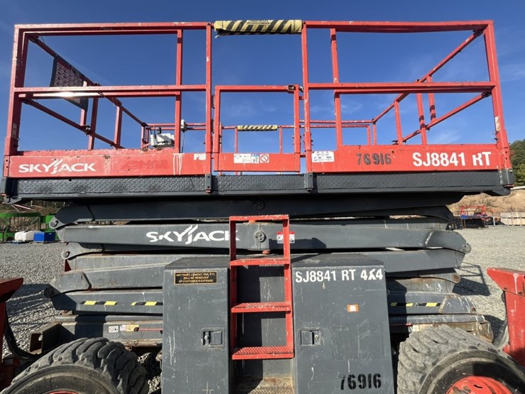 2011-skyjack-sj8841rt-image-43