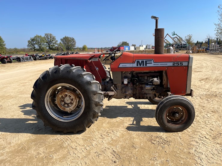 #1890-•-massy-ferguson-255-tractor-image-4