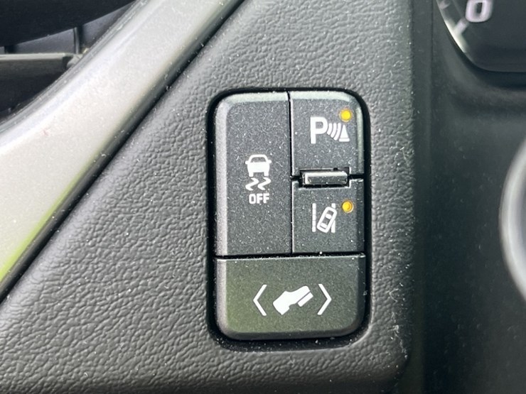 2015-chevrolet-tahoe-image-30