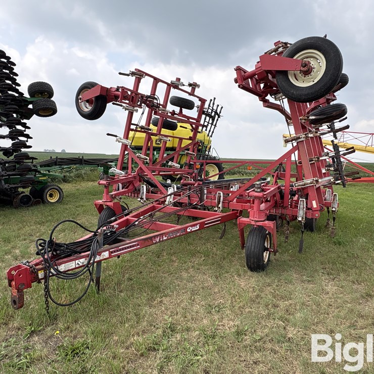 Wil-Rich 36’ Quad 5 Field Cultivator W/Harrow