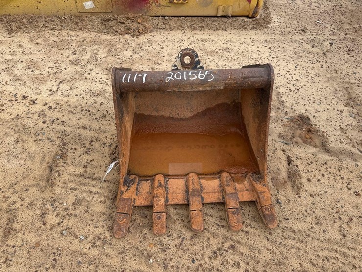 tag-24"-excavator-bucket-image-2