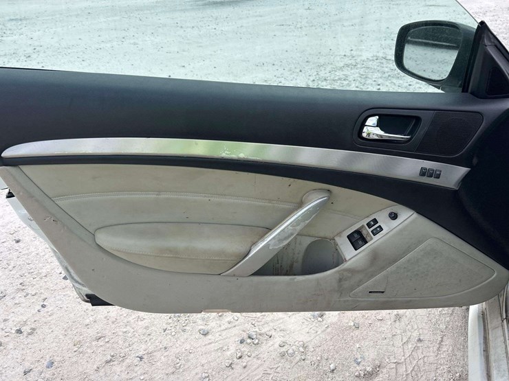 2013-infiniti-g37-coupe-image-11