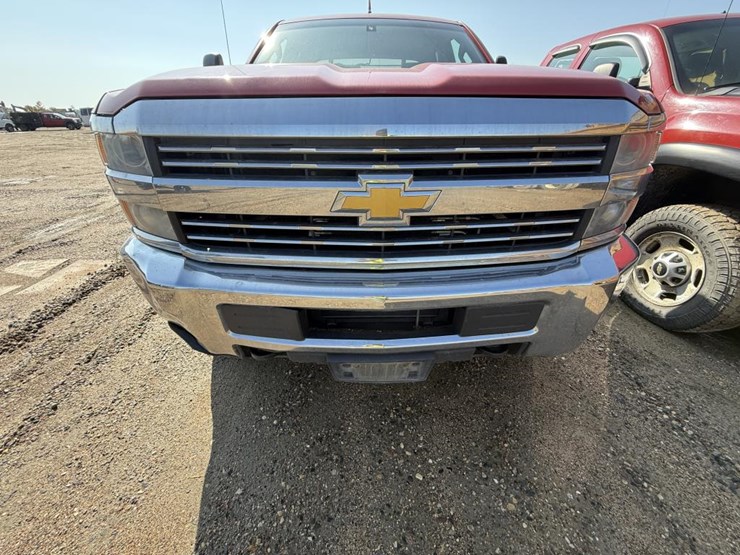 #2114-•-2015-chevrolet-silverado-2500hd-4x4-pickup-truck-image-24