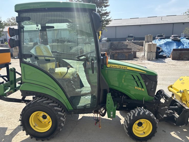 john-deere-1025-image-11